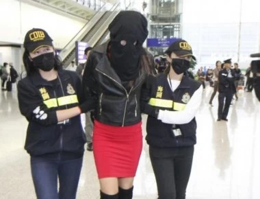 Χονγκ Κονγκ: «Με παγίδευσε ένας Ρουμάνος - Δεν ήξερα ότι είχε κοκαΐνη η βαλίτσα» λέει το 21χρονο μοντέλο
